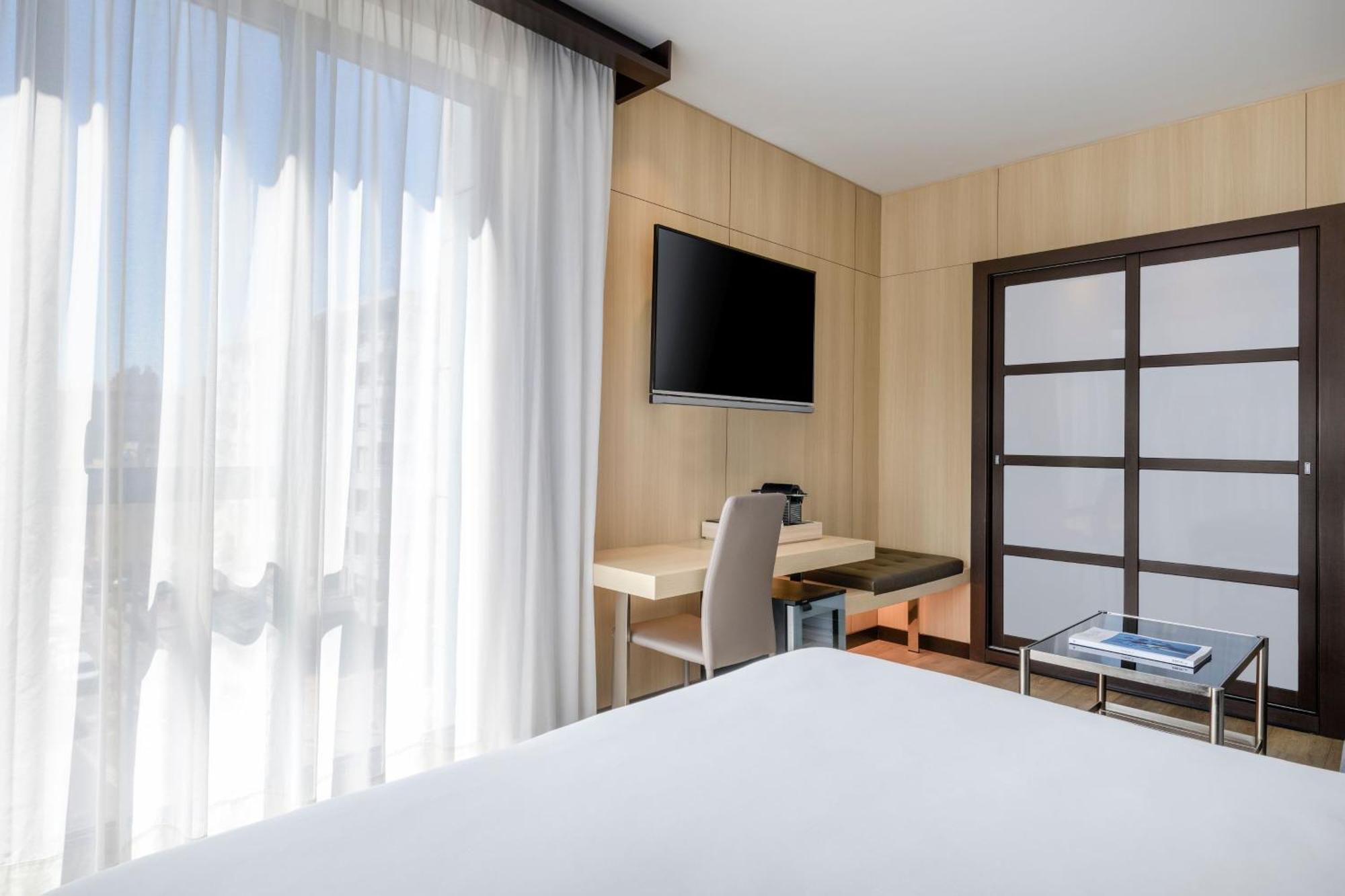 Ac Hotel Ciutat De Palma By Marriott Bagian luar foto